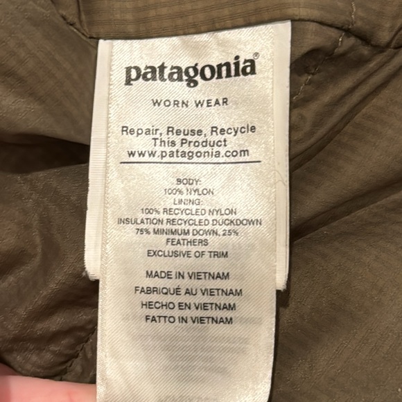 Women’s Patagonia City Storm Parka in Sage Khaki - Picture 5 of 5